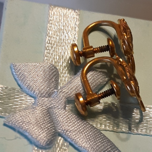 Black Hills Tri-tone 10k Gold Screw Back Earring - Picture 6 of 6